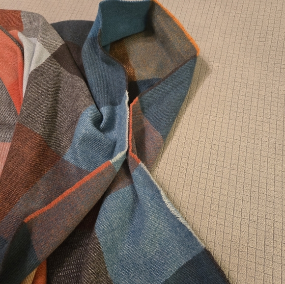 Sonoma Shawl/Wrap/Ruana- one size fits all - Picture 11 of 12